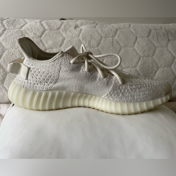 Yeezy Boost 350 V2 Bone - Picture 3 of 11